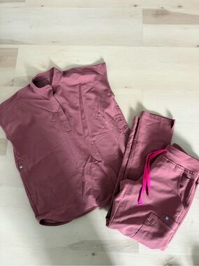 Women’s Mauve Pink Scrub Top & Jogger Set